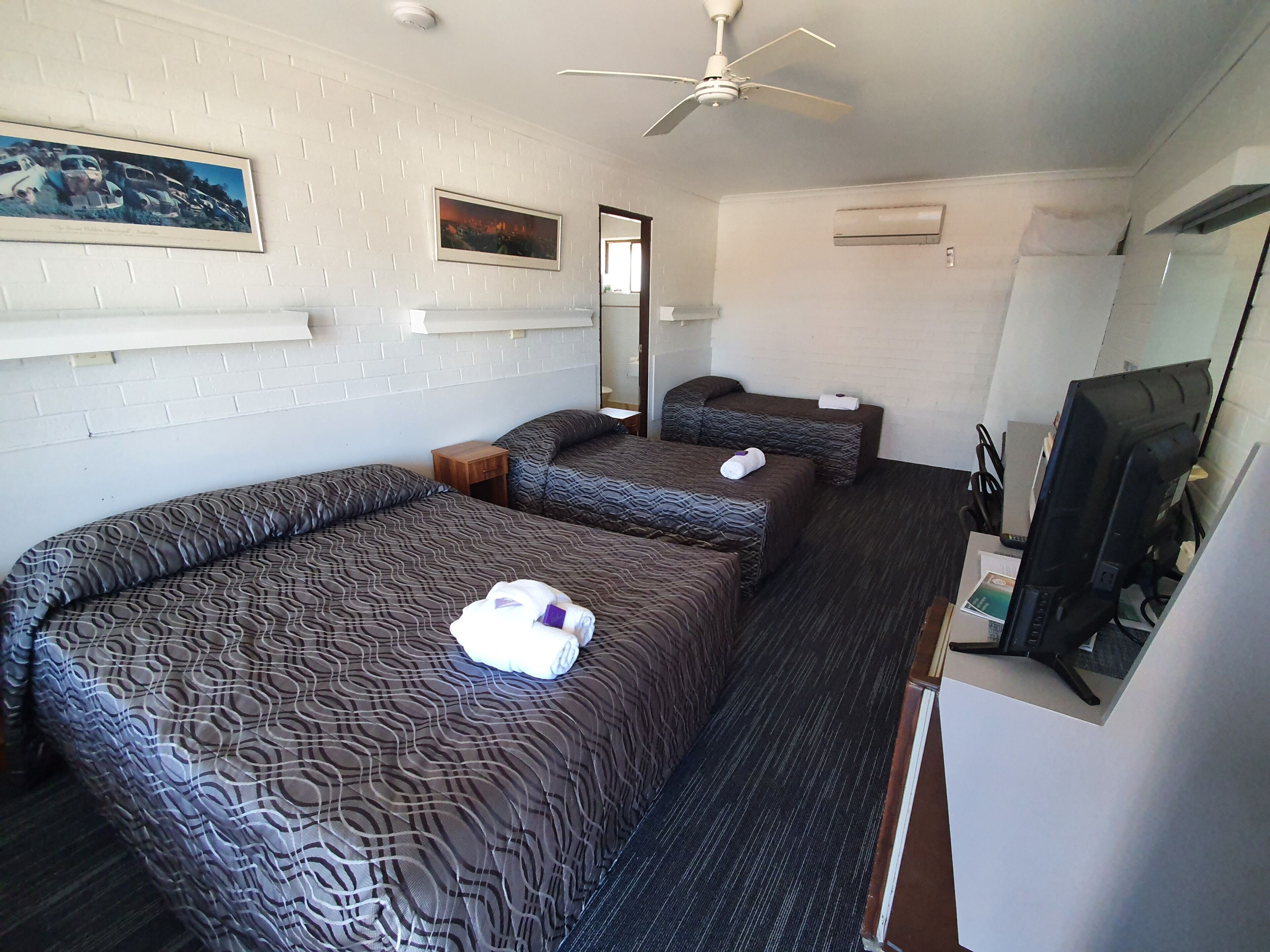 Desk, laptop workspace, iron/ironing board, free WiFi