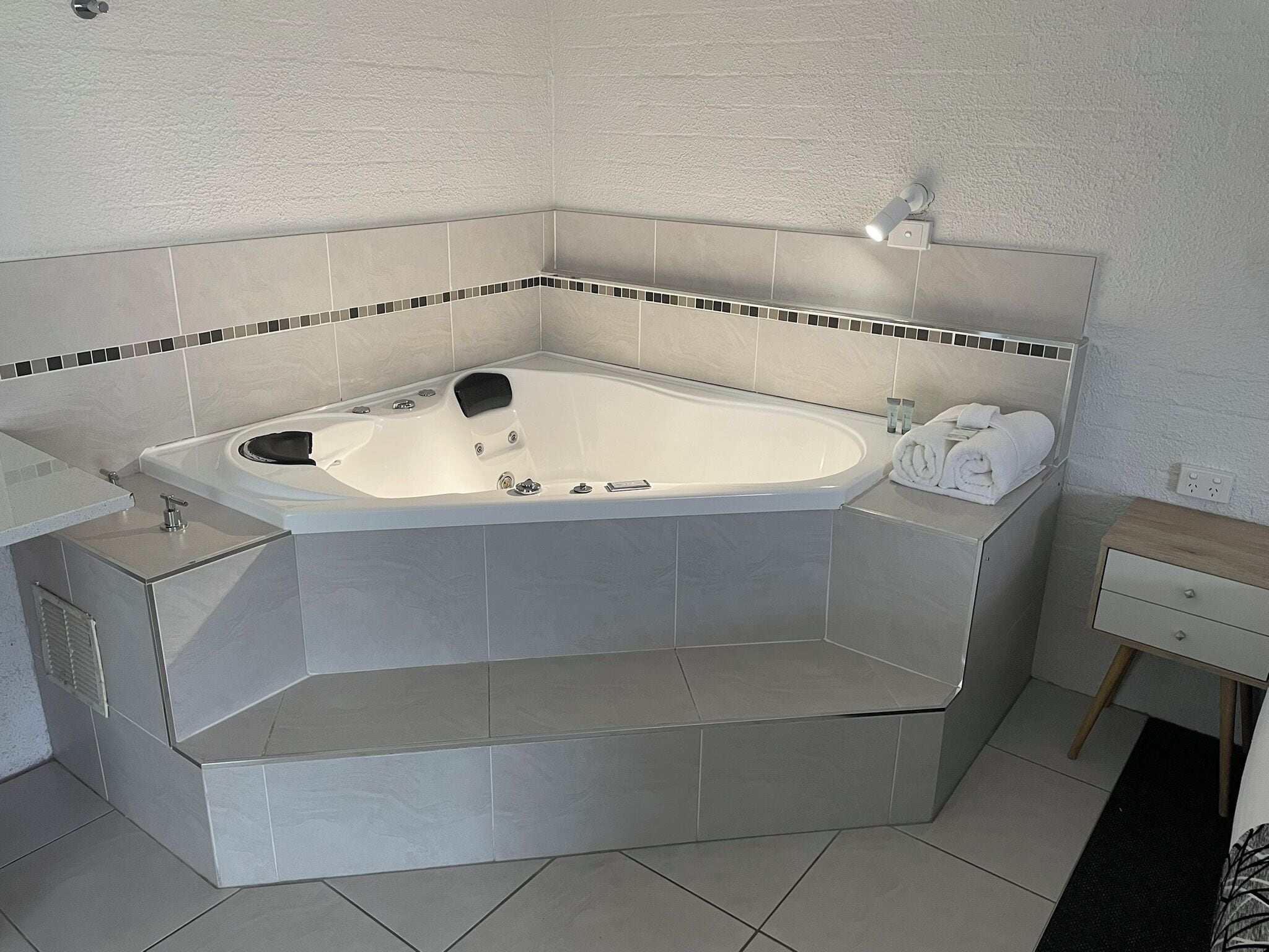 king room with spa bath-located 1st floor (no elevator) | 1 bedroom, desk, laptop workspace, iron/ironing board