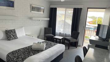 Økonomirom | Skrivebord, skrivebord for bærbar PC og strykejern/-brett