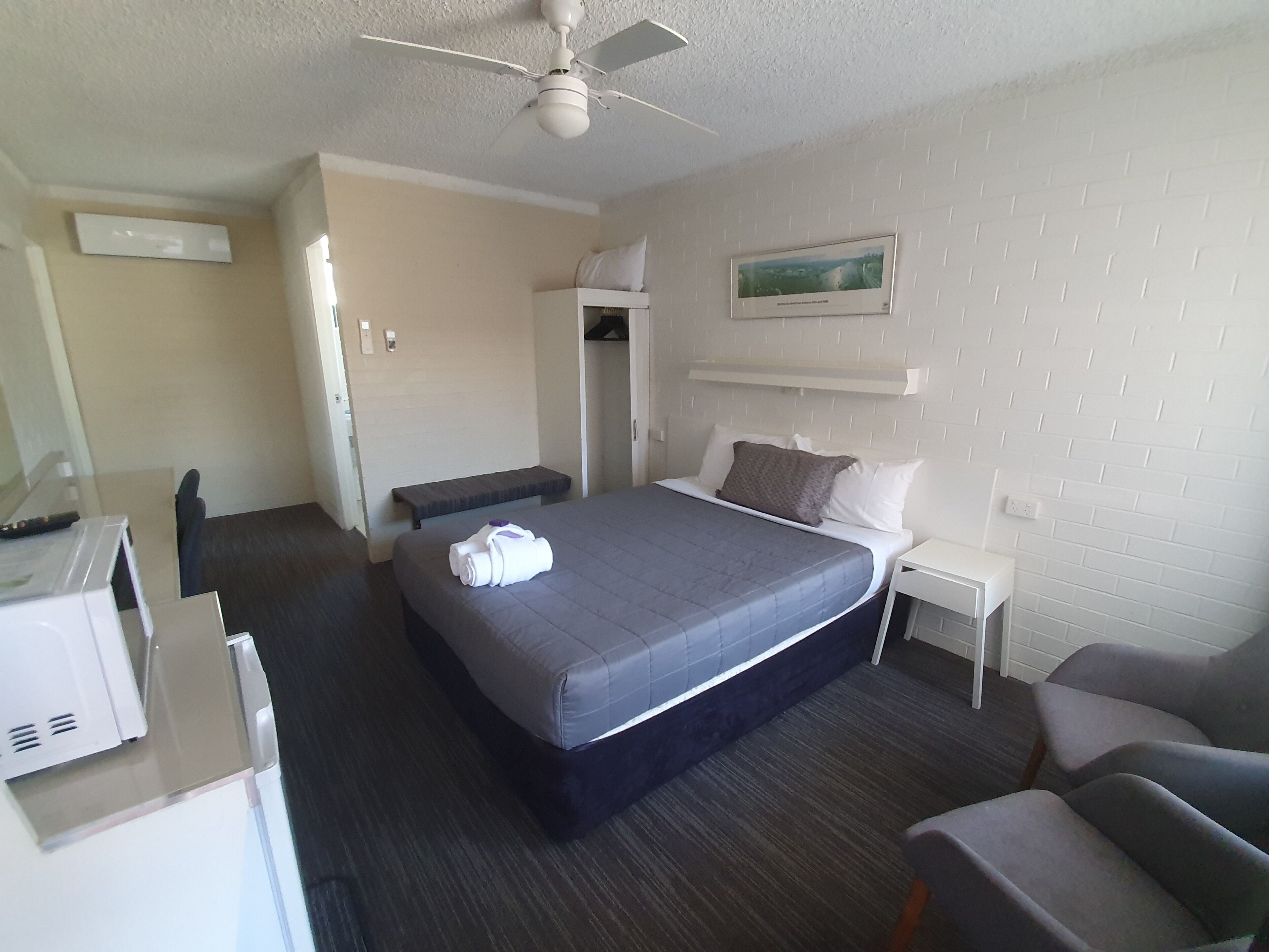 Desk, laptop workspace, iron/ironing board, free WiFi