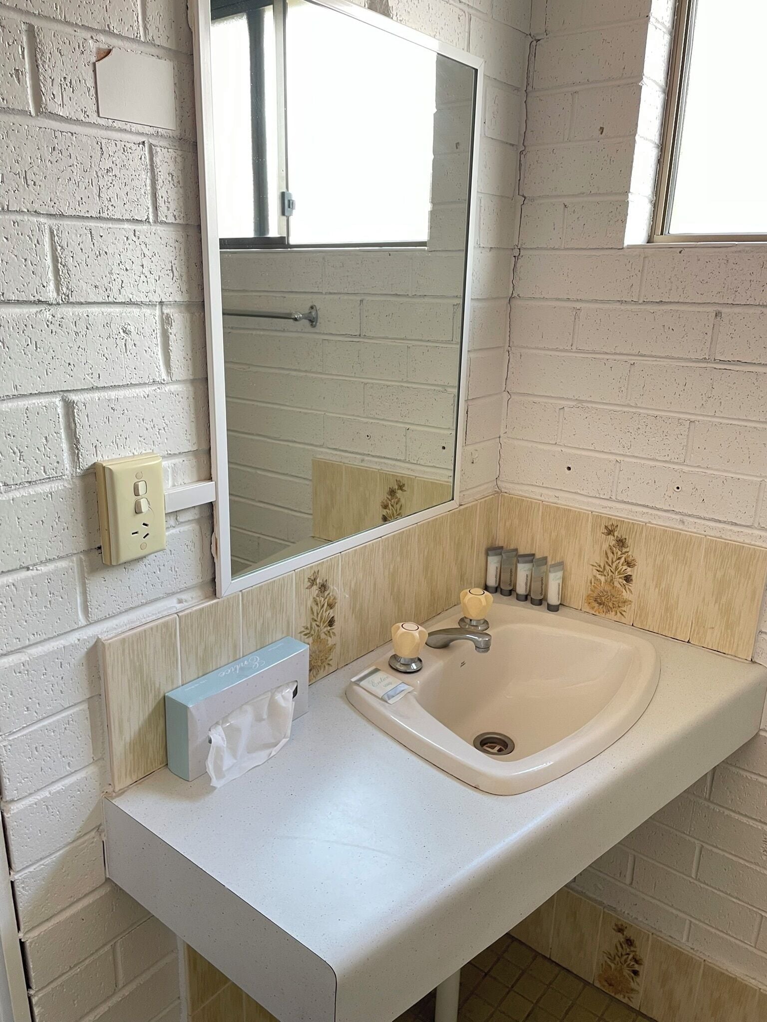 economy twin room -located 1st floor (no elevator) | bathroom | shower, free toiletries, hair dryer, towels