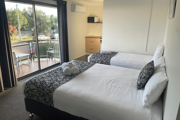 Deluxe Twin Room, Balcony | Desk, laptop workspace, iron/ironing board, free WiFi