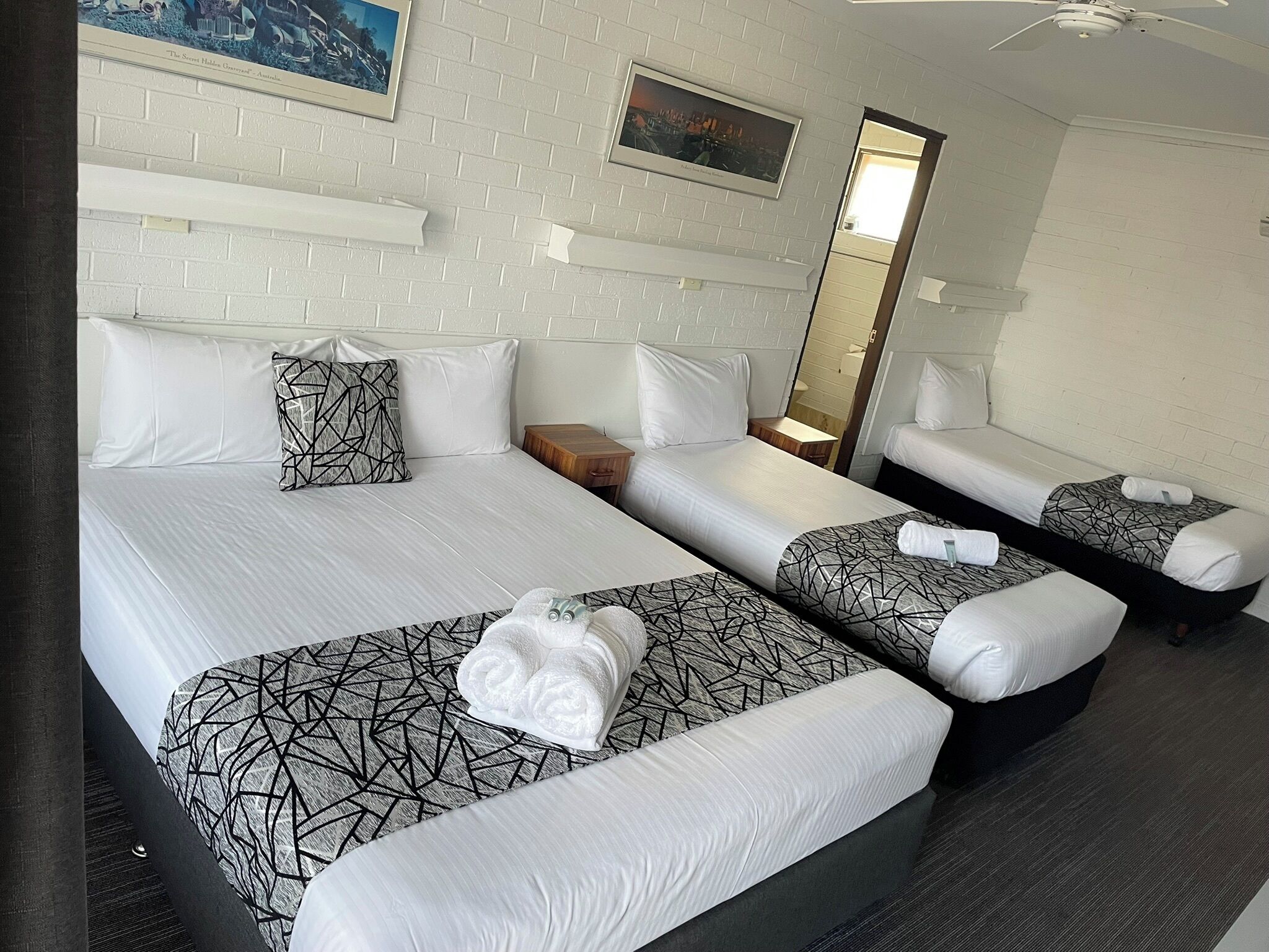 Economy family room- Located 1st Floor (No Elevator) | Desk, laptop workspace, iron/ironing board, free WiFi