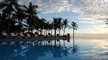 3 outdoor pools, pool umbrellas, sun loungers