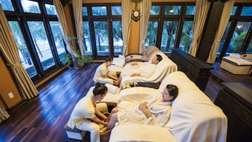 Sauna, hot tub, steam room, Turkish bath/hammam, body treatments