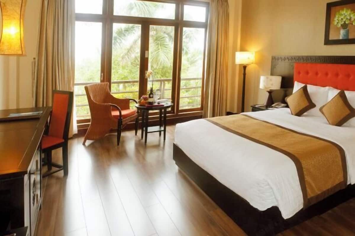 3 bedrooms, minibar, in-room safe, desk