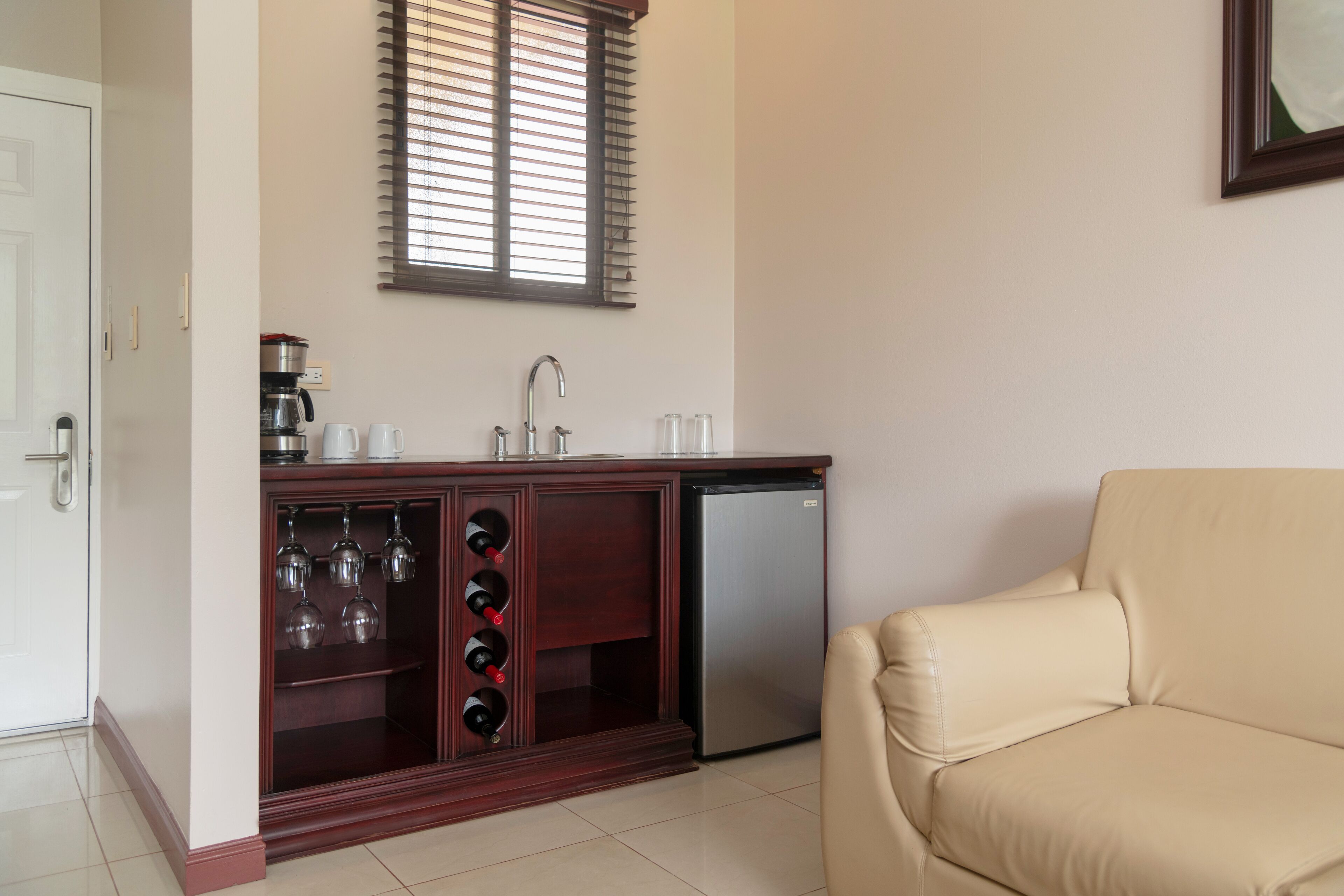 junior suite, balcony | coffee and/or coffee maker