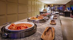 Full breakfast for a fee on weekdays