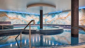 Indendørs pool