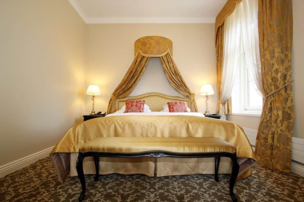Chambre Confort double (Manor) | 1 chambre, literie de qualitĂ©, rideaux dâobscurcissement