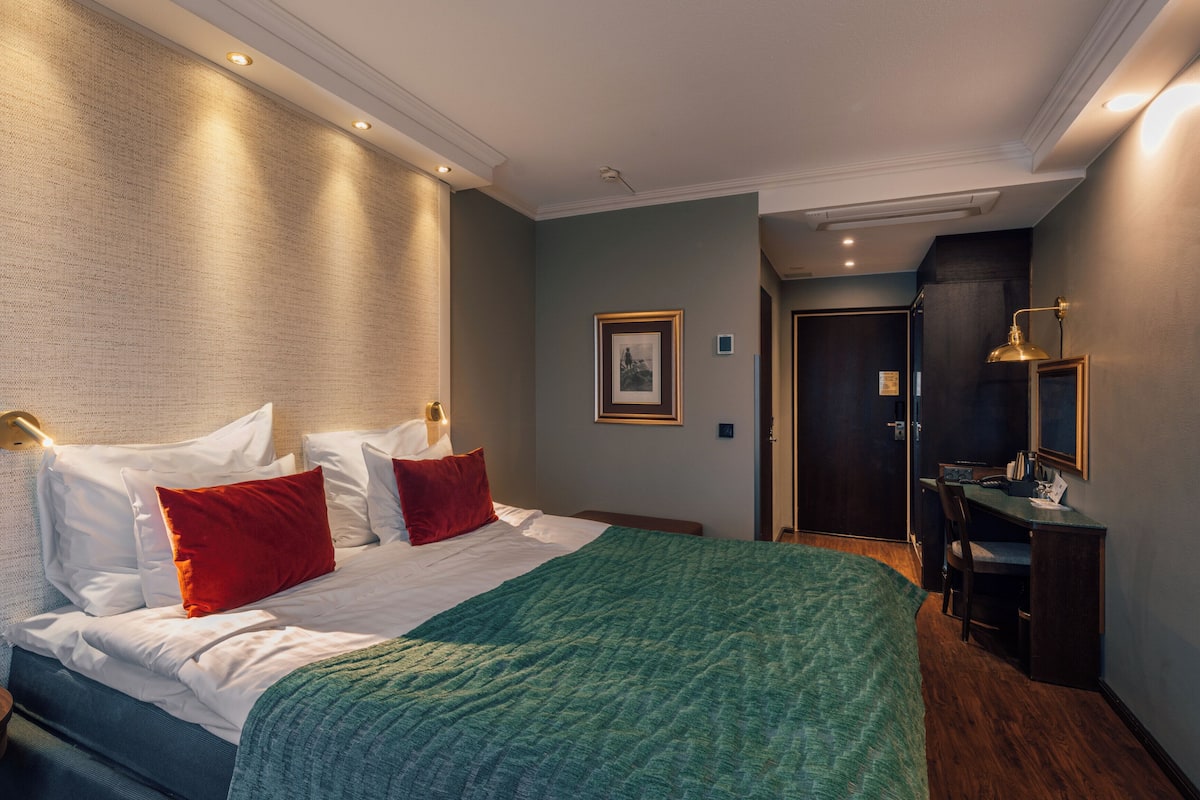 Premium double - Spa Hotel | Premium bedding, blackout drapes, soundproofing, free WiFi