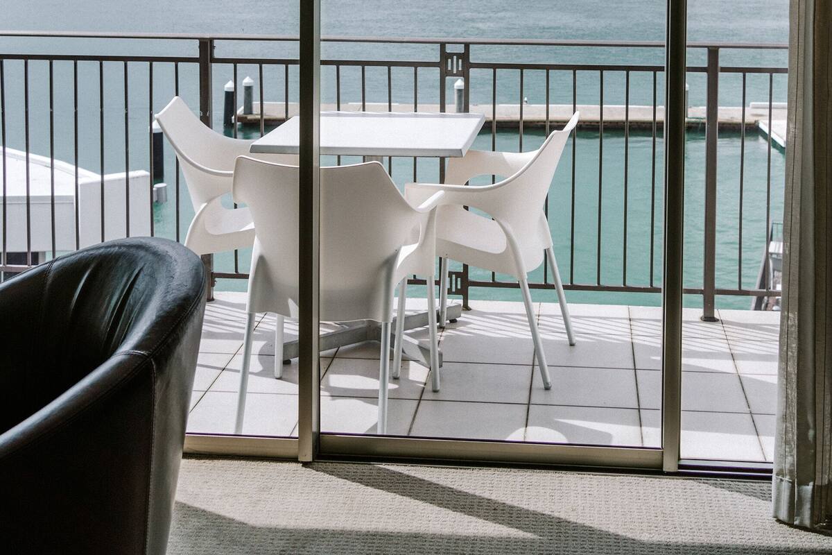 Two Bedroom Harbour Apartment | 陽台景觀