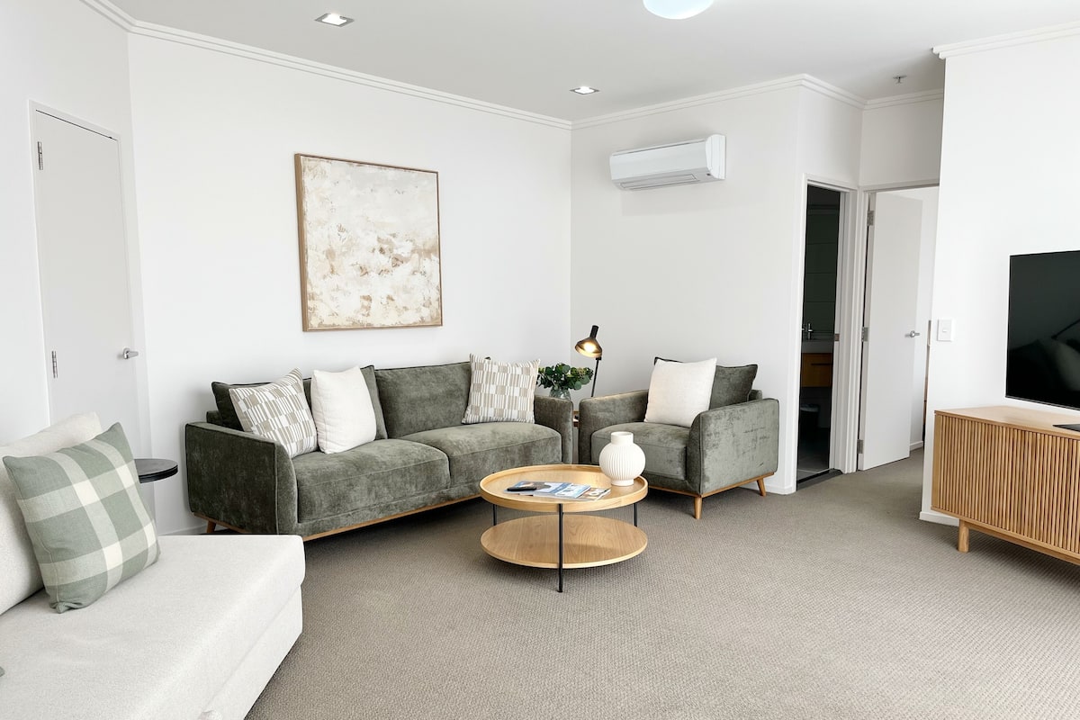 Huoneisto | Oleskelualue | 42–tuumainen LCD-televisio, jossa kaapelikanavat