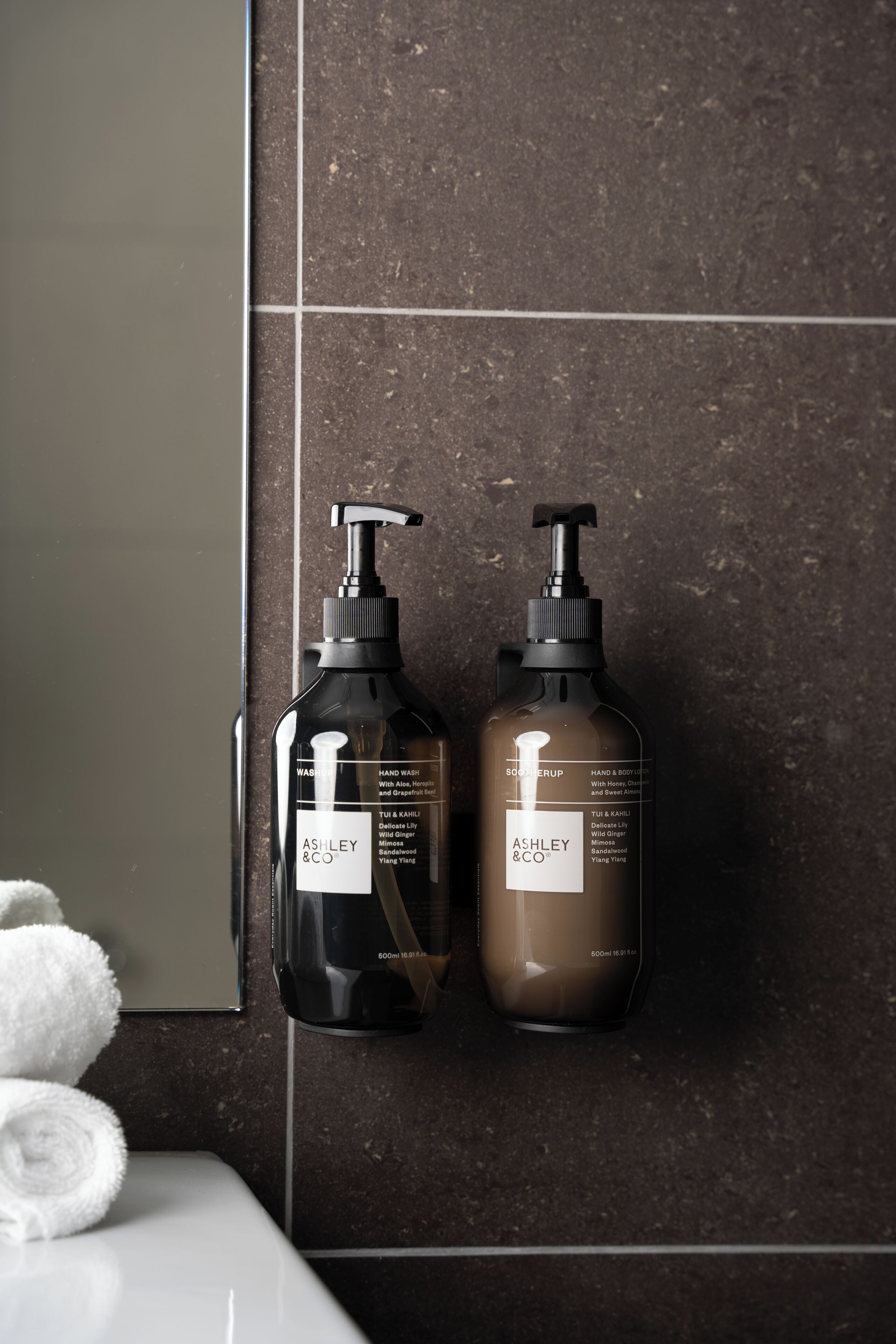 pool view two king | bathroom | free toiletries, hair dryer, bathrobes, towels