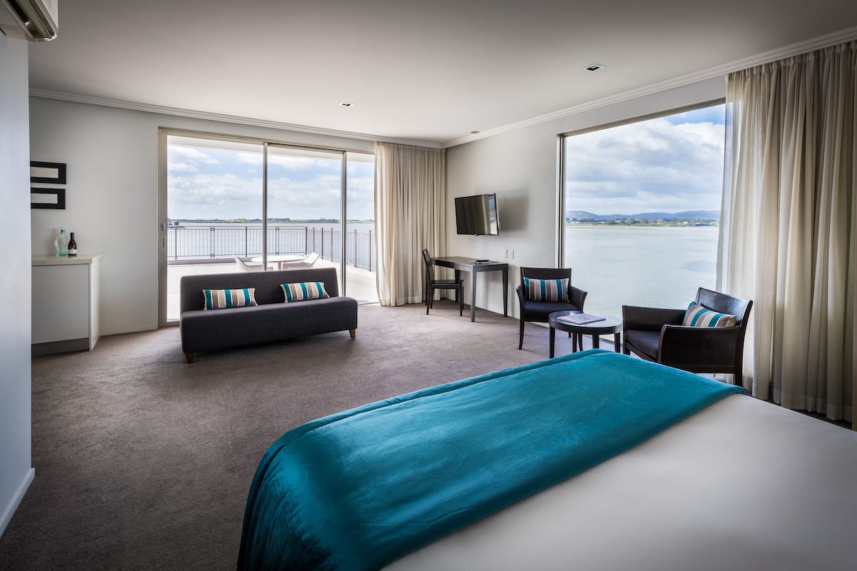 harbour deluxe spa | 1 bedroom, premium bedding, in-room safe, desk