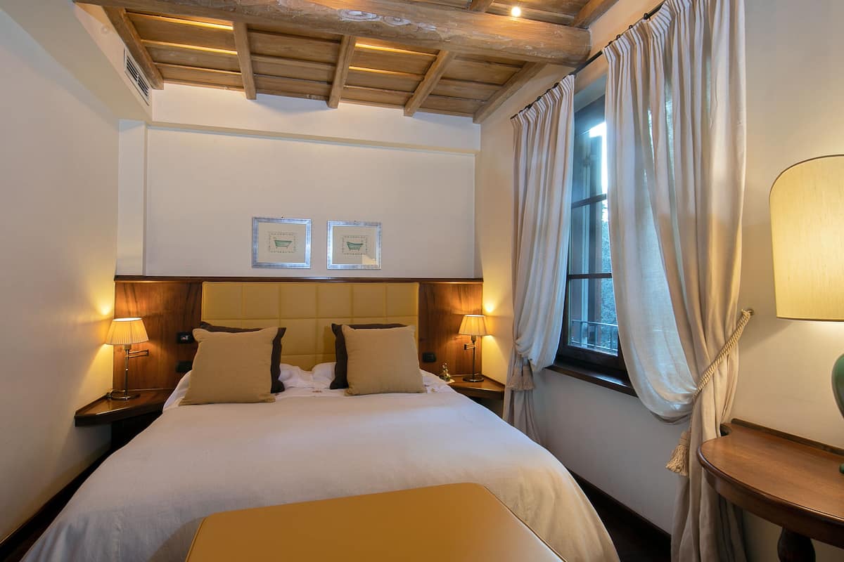 1 bedroom, premium bedding, minibar, in-room safe