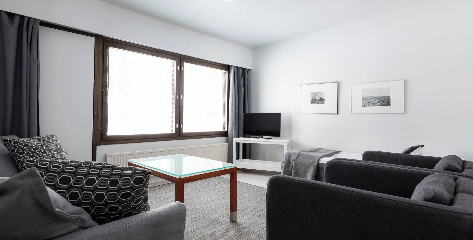 Schreibtisch, kostenlose Babybetten, Bettwäsche