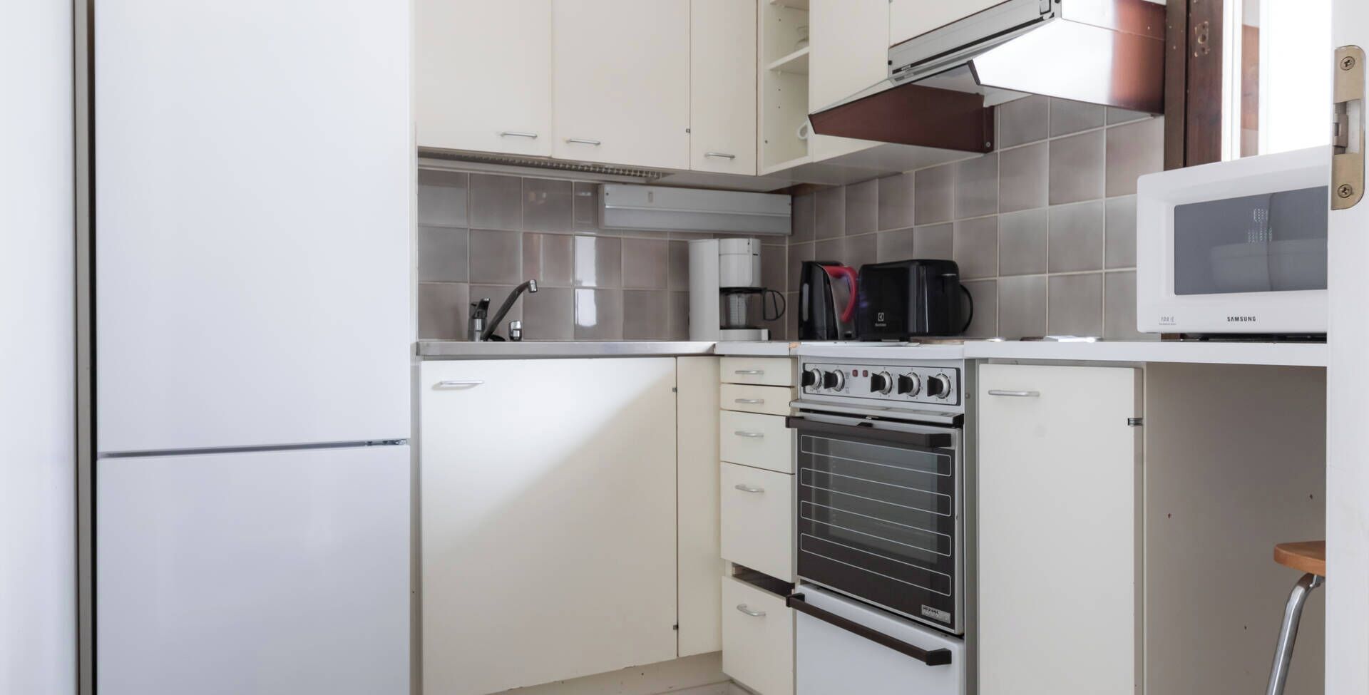 economy studio apartment | private kitchen