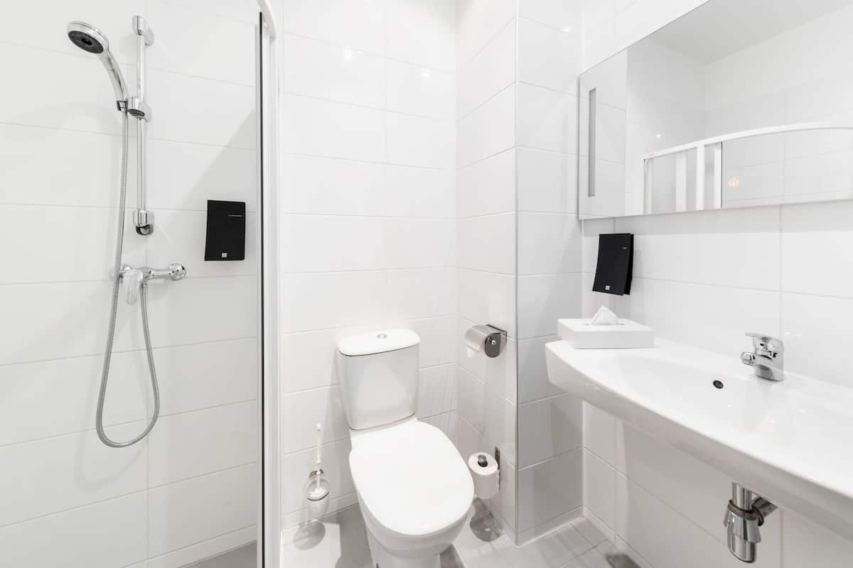 Hypo-allergenic bedding, in-room safe, desk, laptop workspace