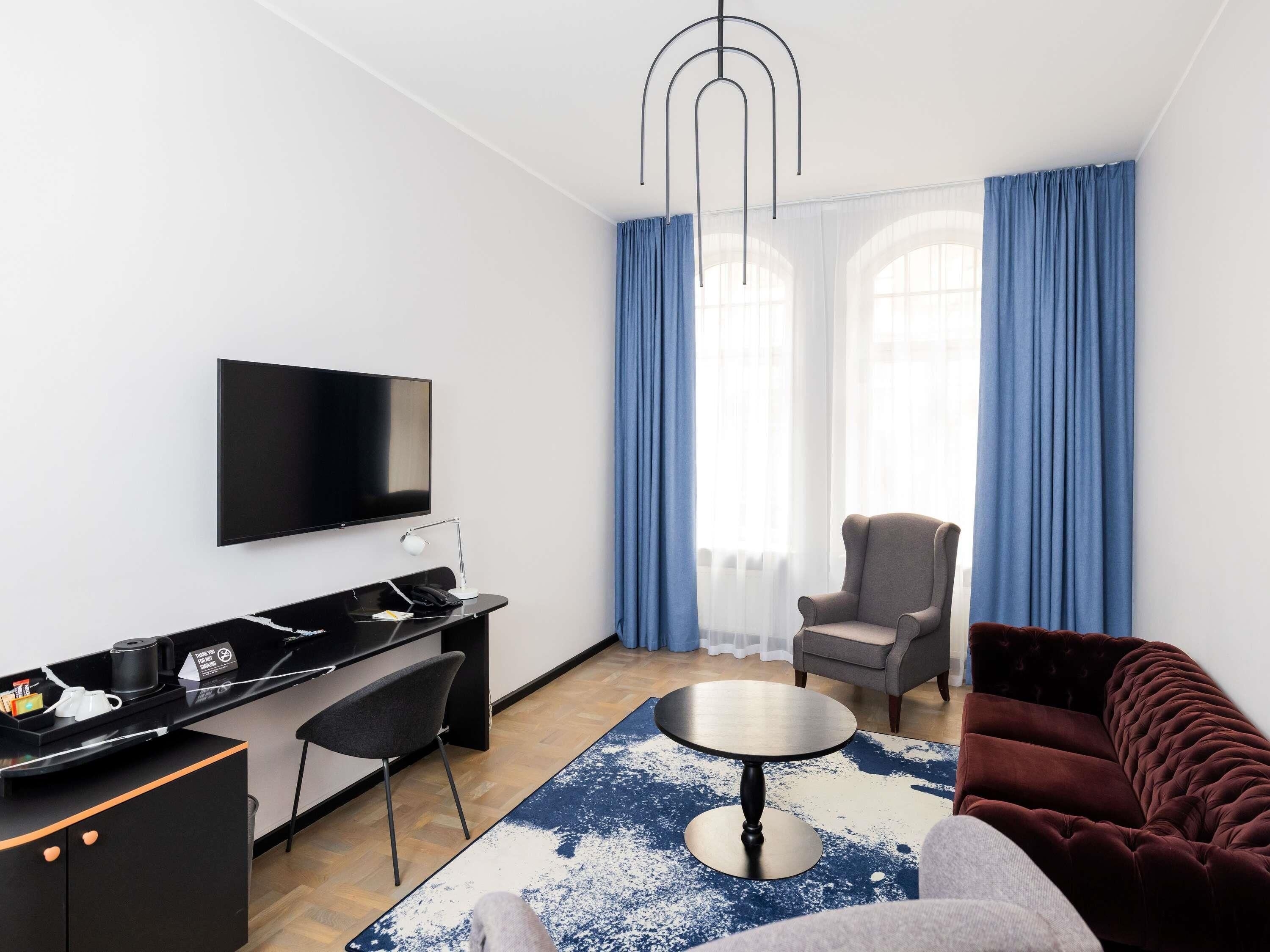 Executive Double Room, 1 Double Bed with Sofa bed | Hypo-allergenic bedding, in-room safe, desk, laptop workspace