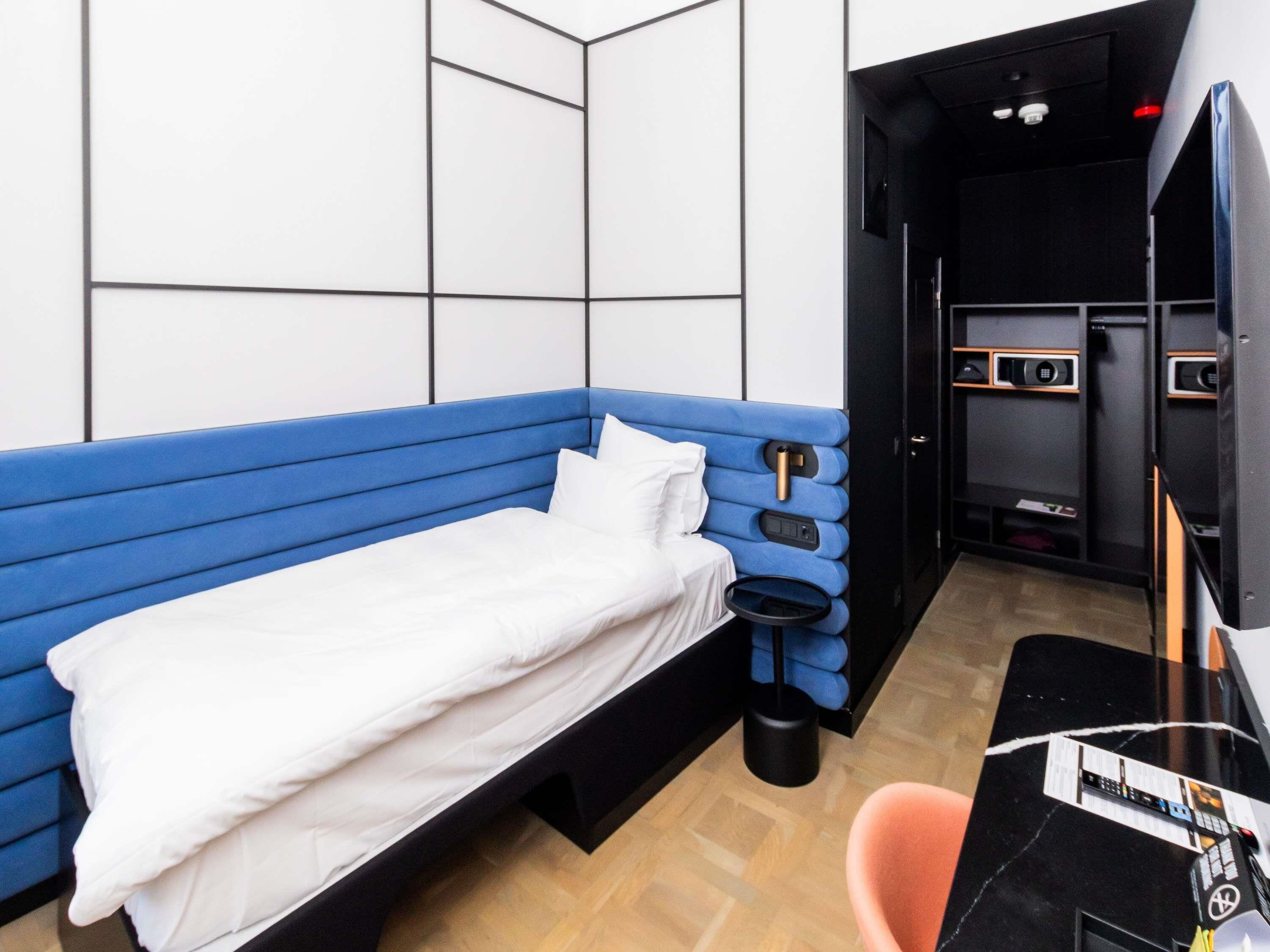 Comfort Room (Essential) | Hypo-allergenic bedding, in-room safe, desk, laptop workspace