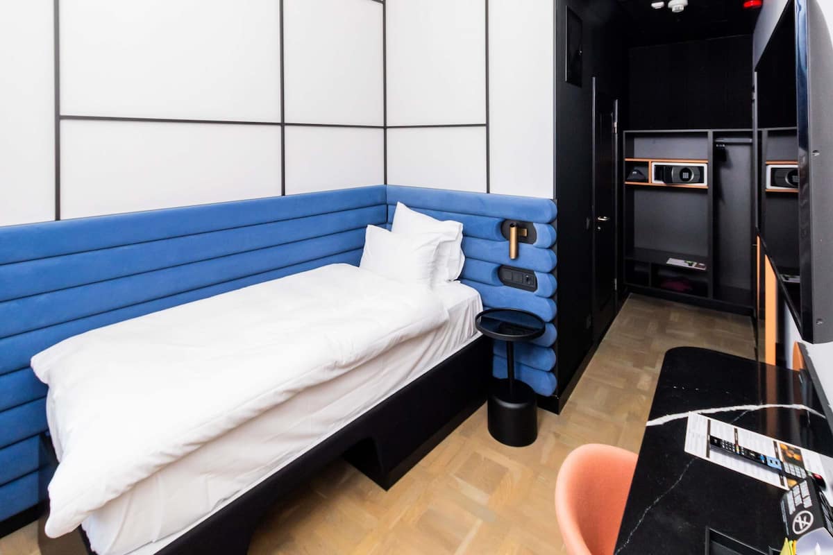 Comfort Room (Essential) | Hypo-allergenic bedding, in-room safe, desk, laptop workspace