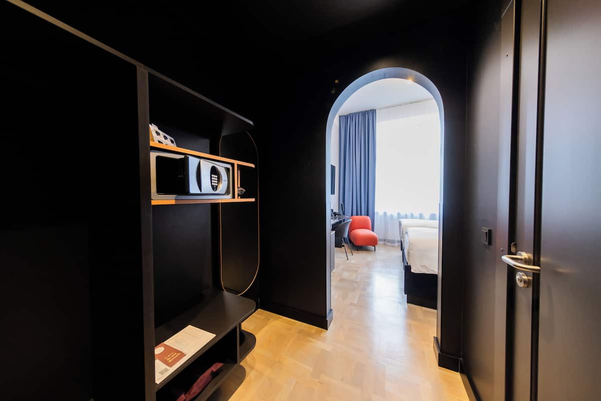 Comfort Twin Room (Tribe Essential) | Hypo-allergenic bedding, in-room safe, desk, laptop workspace