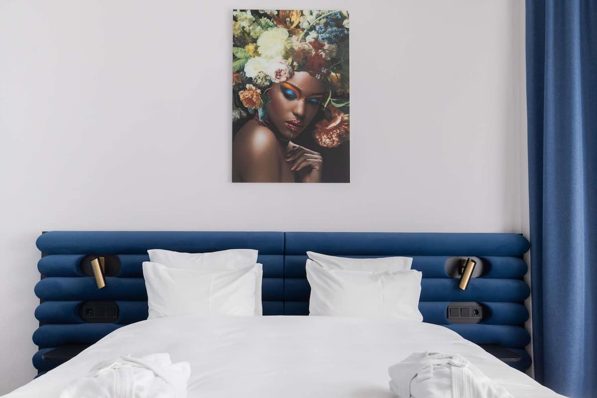 Suite (Tribe Extra) | Hypo-allergenic bedding, in-room safe, desk, laptop workspace