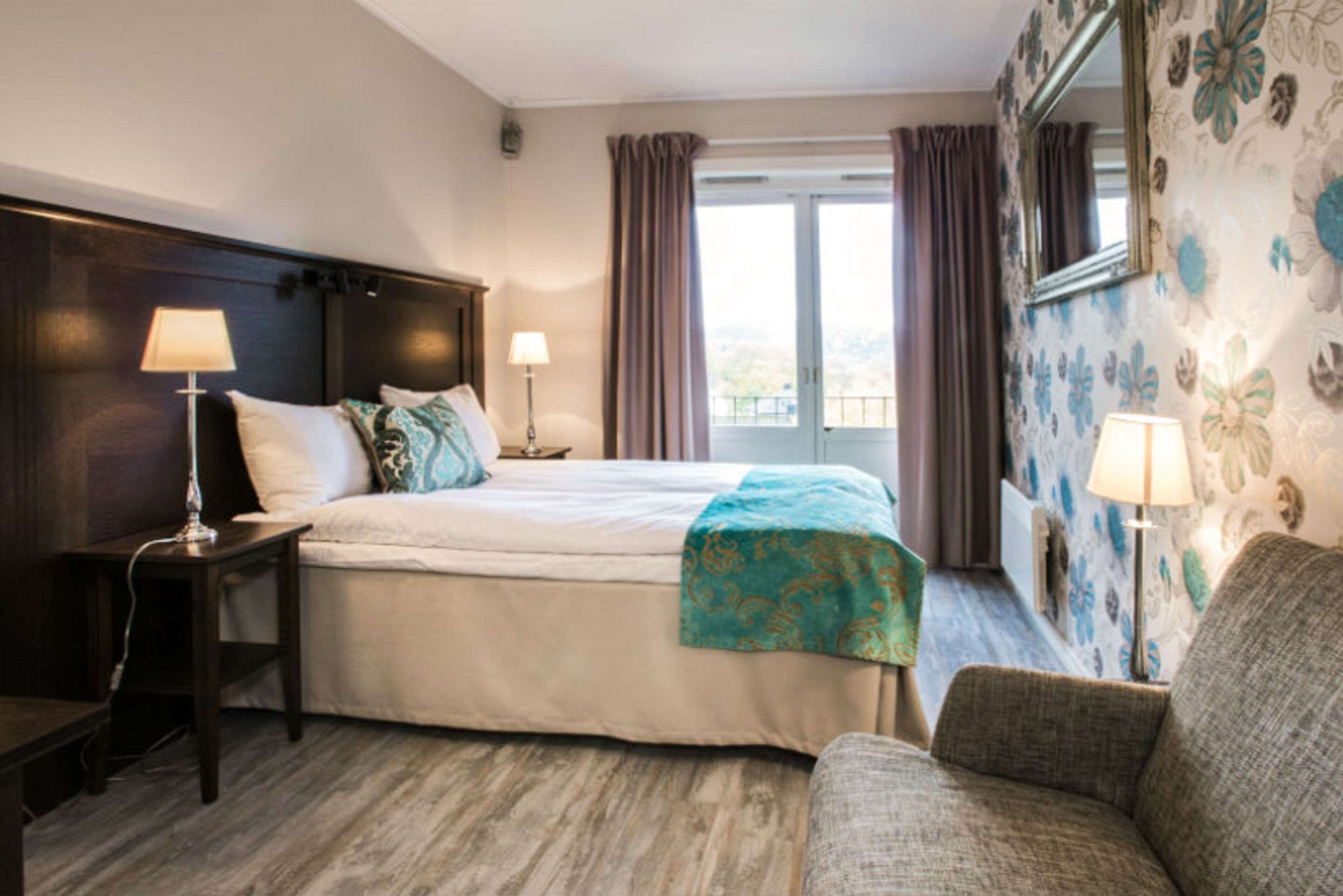 Surmatelas, bureau, lits bébé (en supplément), Wi-Fi