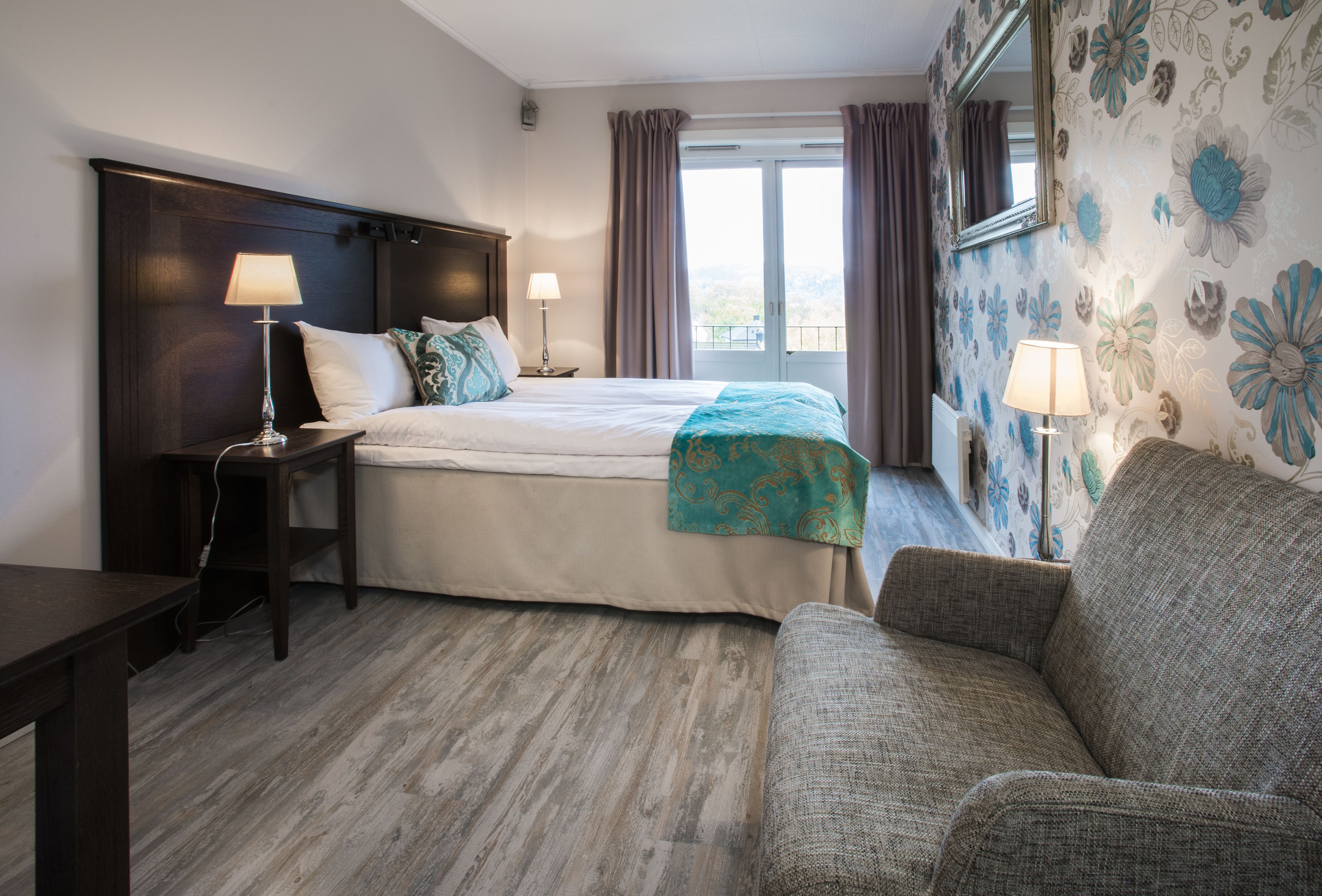 Economy Single Room | Pillowtop beds, desk, cribs/infant beds, WiFi