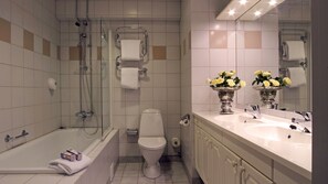 Suite | Bathroom - Home Hotel Park (Halden)