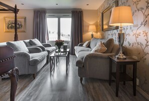 Suite | Pillowtop beds, desk, cribs/infant beds, WiFi - Home Hotel Park (Halden)