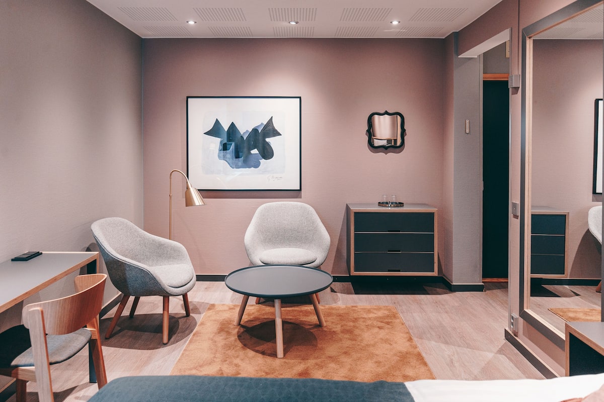 premium bedding, select comfort beds, individually decorated, desk