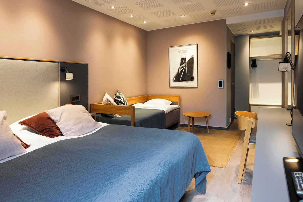 Üç Kişilik Oda | Kaliteli yatak takımı, Select Comfort yatak, ayrı ayrı dekore edilmiş