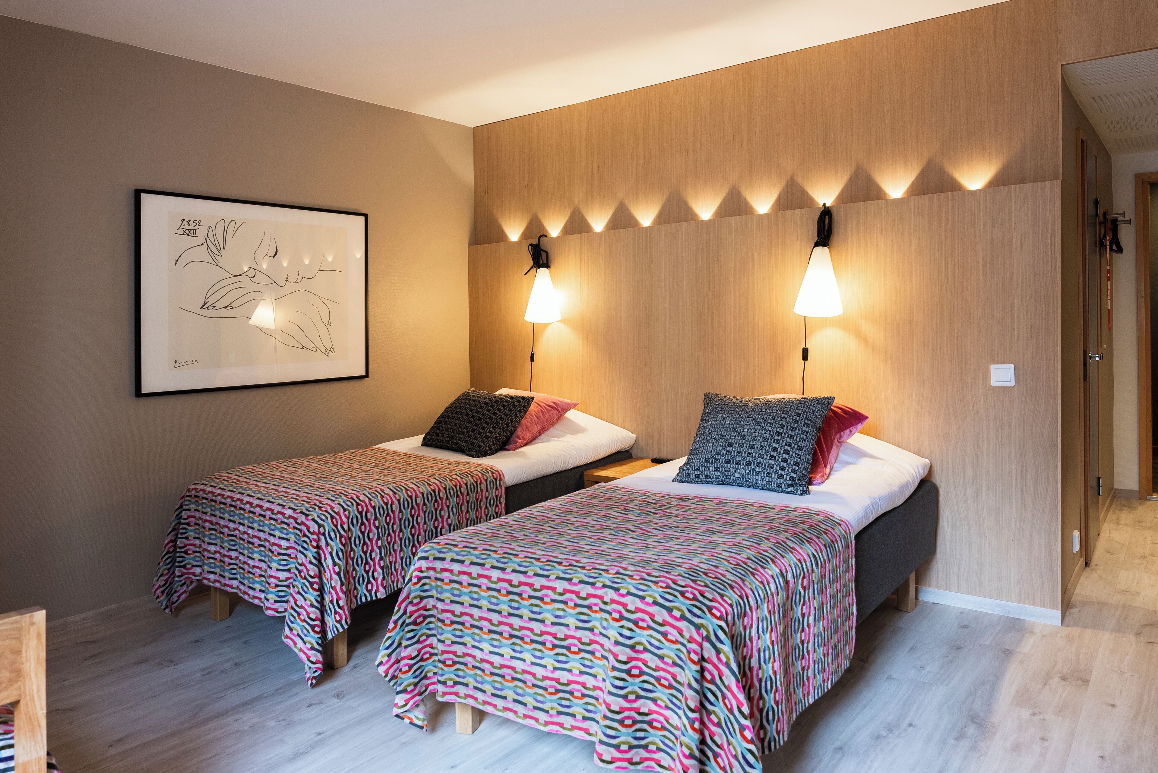 triple room | premium bedding, select comfort beds, individually decorated, desk