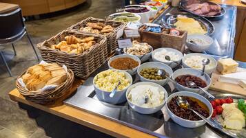 Free daily buffet breakfast