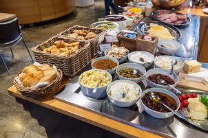 Free daily buffet breakfast