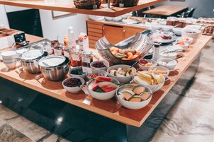 Free daily buffet breakfast