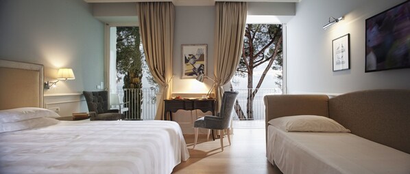 Family Room, Sea View | Living area - Hotel Riviera & Maximilians (Trieste)