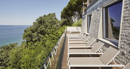 Hotel Riviera & Maximilians