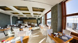 Free daily buffet breakfast - Hotel Riviera & Maximilians (Trieste)