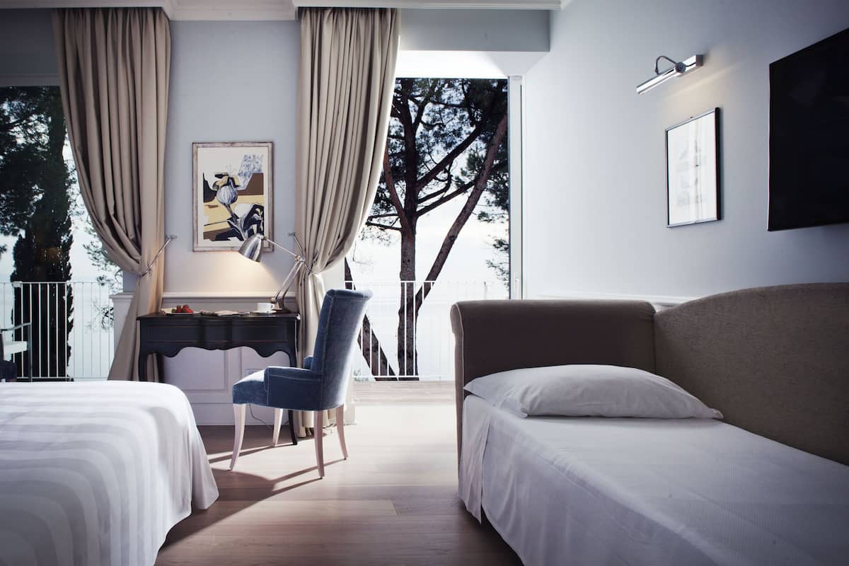 family room, sea view | 1 bedroom, minibar, in-room safe, desk