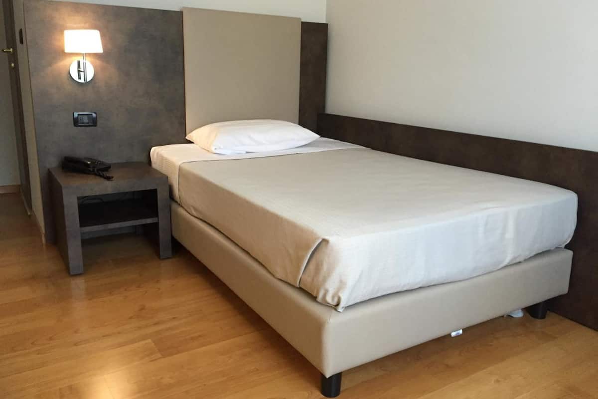 Donzen dekbedden, een minibar, een kluis op de kamer, een bureau