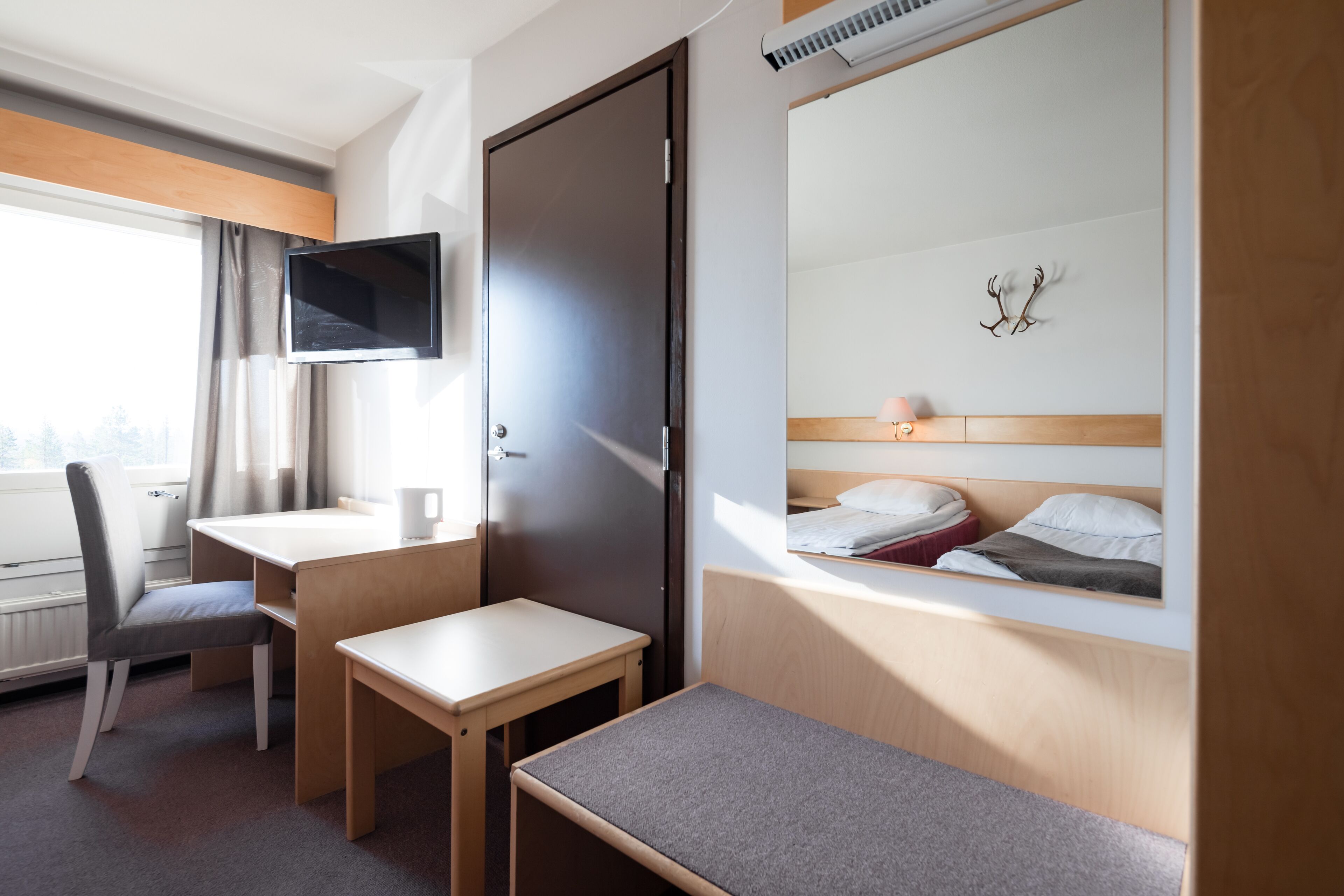 Twin room, second floor | Desk, free cribs/infant beds, free WiFi, bed sheets