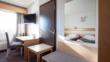 Twin room, second floor | Desk, free cribs/infant beds, free WiFi, bed sheets