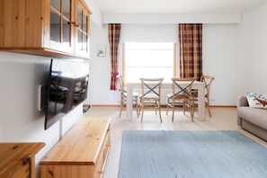 Estudio, cocina | Cunas gratuitas y ropa de cama 