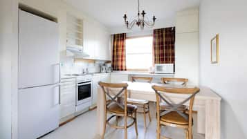Apartment, 2 Bedrooms, Sauna | Private kitchen
