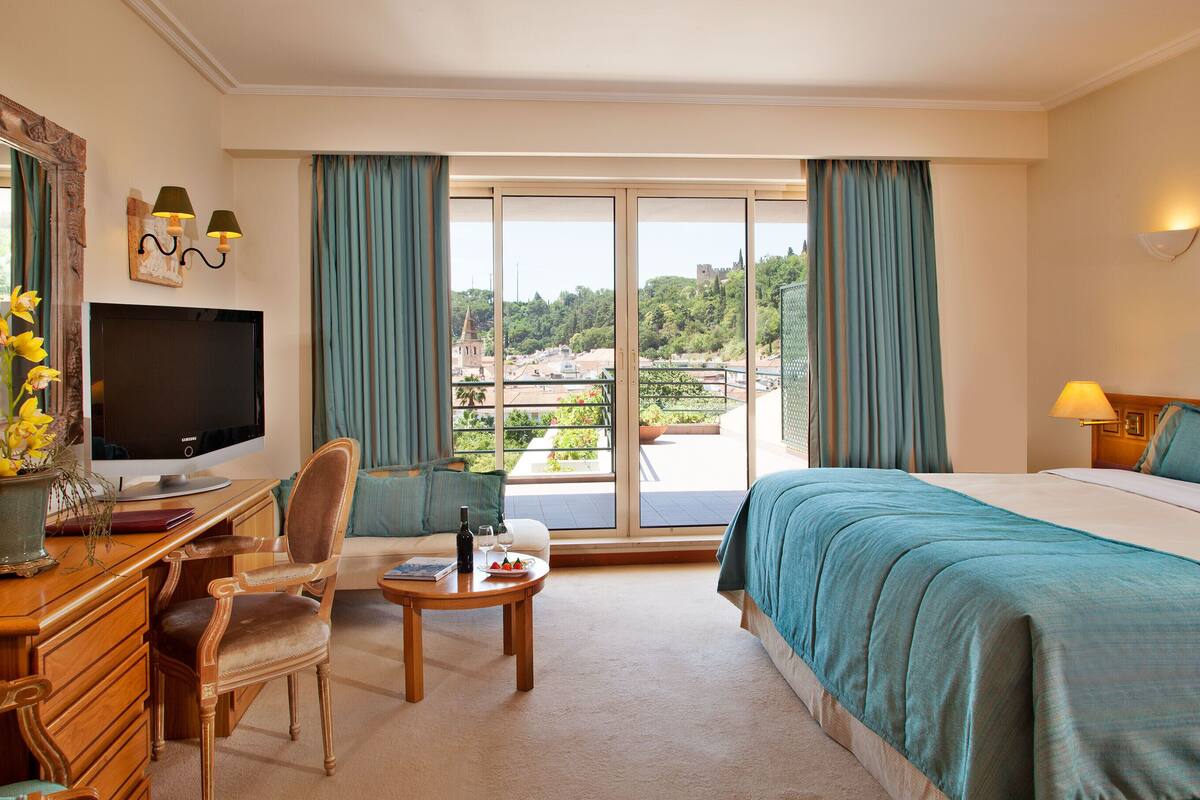 minibar, in-room safe, desk, soundproofing