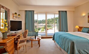 Minibar, in-room safe, desk, soundproofing