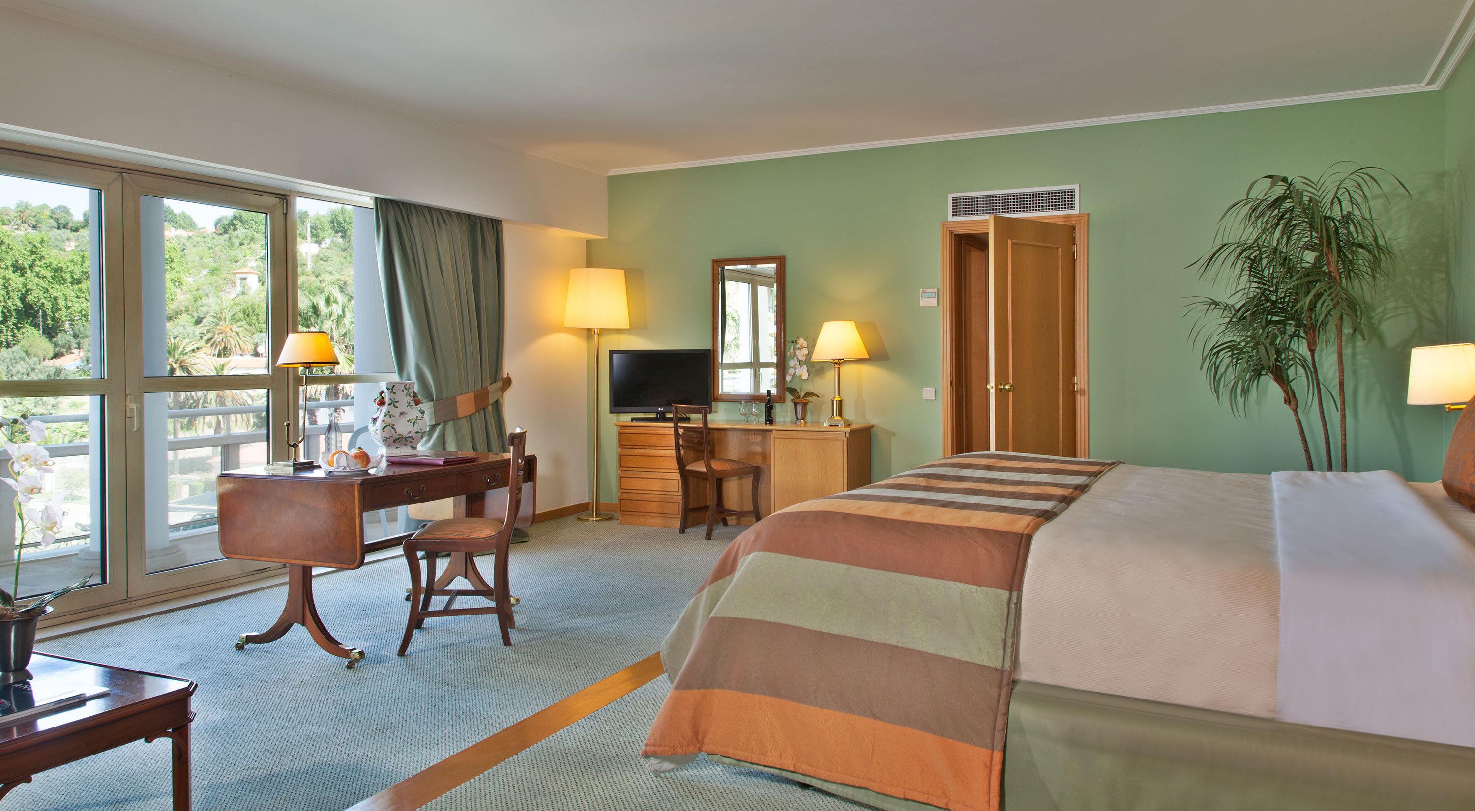 minibar, in-room safe, desk, soundproofing